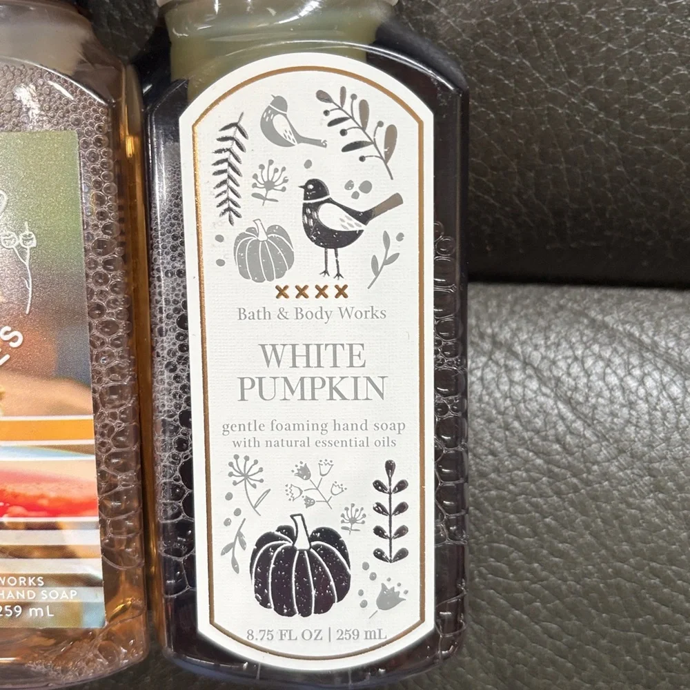Bath and body foaming soap in toaster s’mores and white pumpkin - Picture 3 of 6
